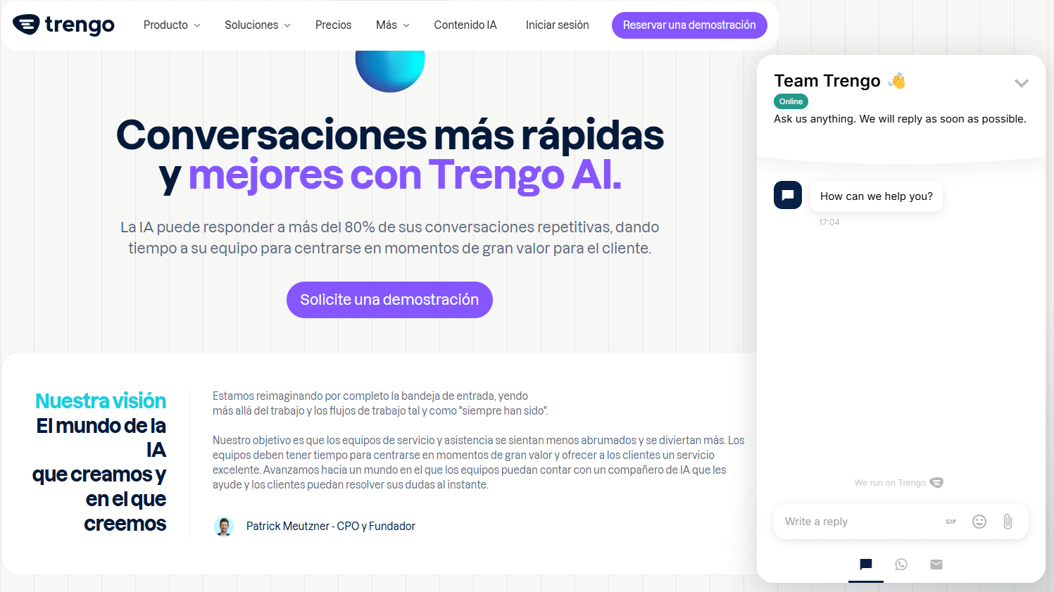 La imagen muestra una página web de Trengo AI, una herramienta de atención al cliente que utiliza inteligencia artificial para gestionar conversaciones. El encabezado destaca cómo la IA puede manejar más del 80% de las conversaciones repetitivas, permitiendo que los equipos de atención se concentren en momentos de mayor valor para el cliente.