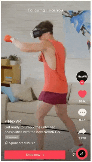 Anuncio in-feed que promociona gafas de realidad virtual.