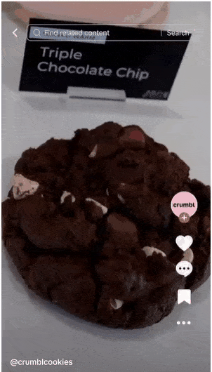 anuncio de promoción de galletas Crumbl